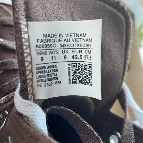 NWT Brown Converse. Men’s 9. Women’s 11. Brand new. Never worn. - Picture 8 of 10
